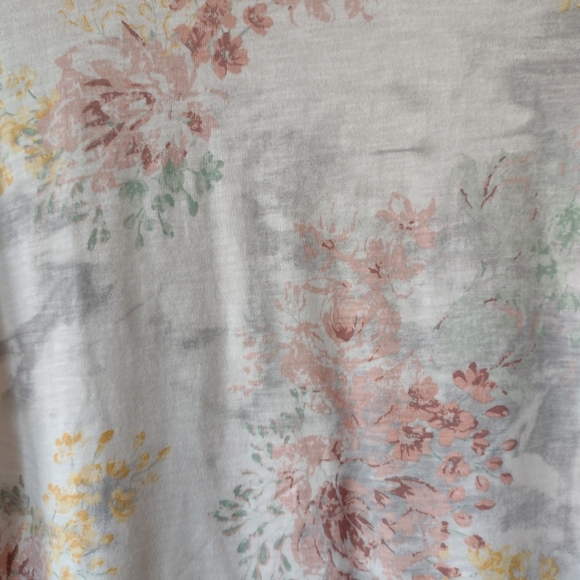 3/$20-Maurices Tulip Sleeve Shirt Size M - Picture 6 of 10